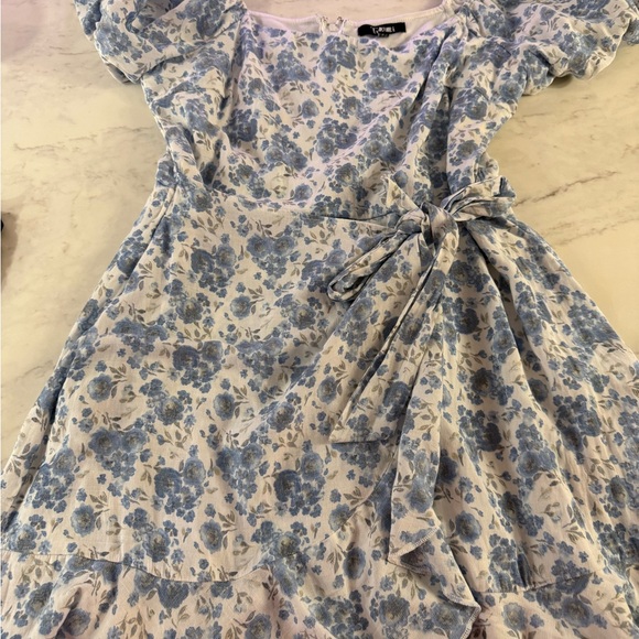 Trixxi Dresses & Skirts - Trixxi Blue Floral print Tie-Waist Dress